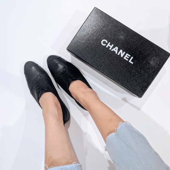 CHANEL Shoes - 💯CHANEL💫Lambskin Leather Cap Toe Oxford flats 38